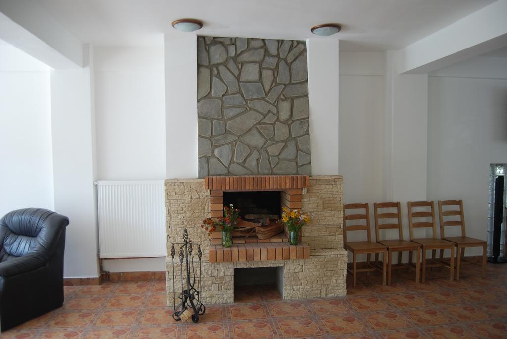 Floarea Soarelui Hotel Кея Екстериор снимка
