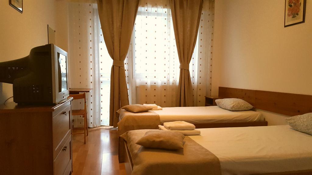 Floarea Soarelui Hotel Кея Екстериор снимка