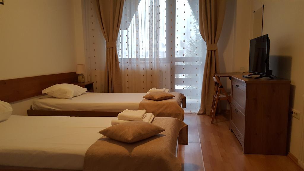 Floarea Soarelui Hotel Кея Екстериор снимка